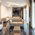 Mondial Hotel 3*