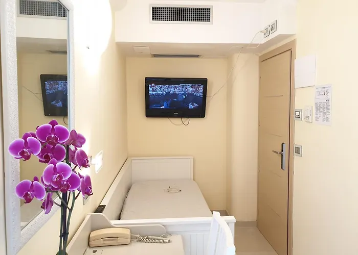 Mondial Hotell 3*