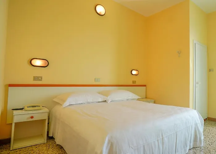 Hotel Mondial 3*